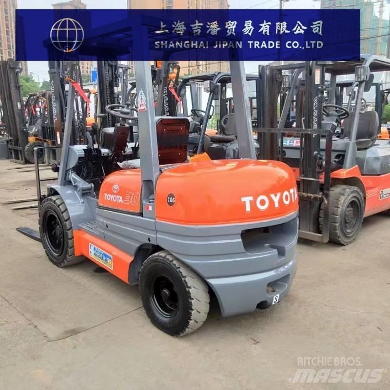 Toyota 6 FDF 30 ディーゼル・軽油