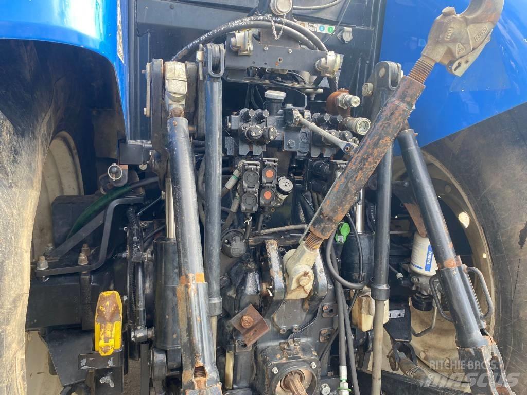 New Holland T 7.235 トラクター