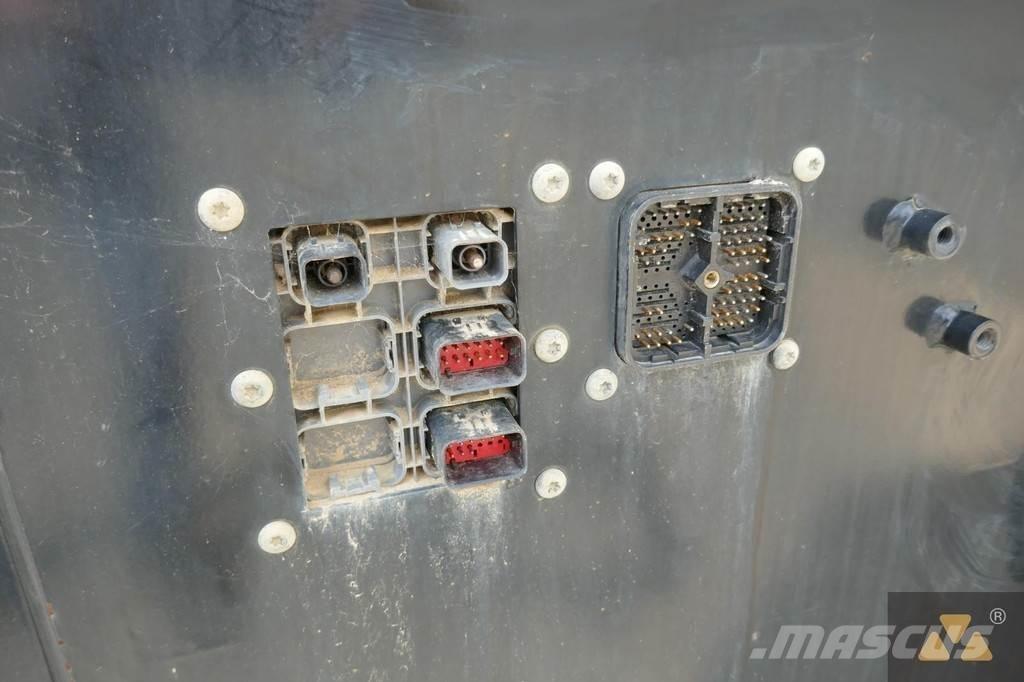 CAT 352F Cab キャビン及び内装