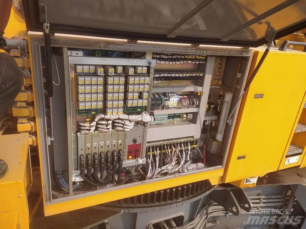 Liebherr LR 1400-2 クローラクレーン