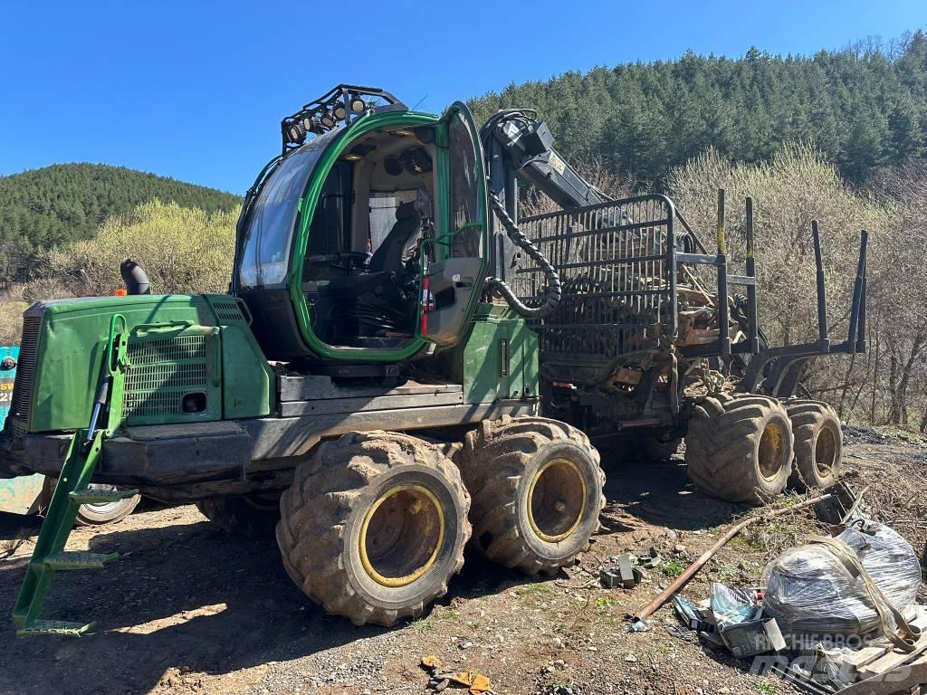 John Deere 810 E フォワーダー