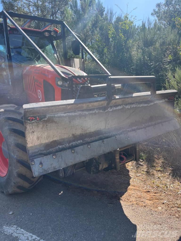 Kubota M 7153 林業トラクター