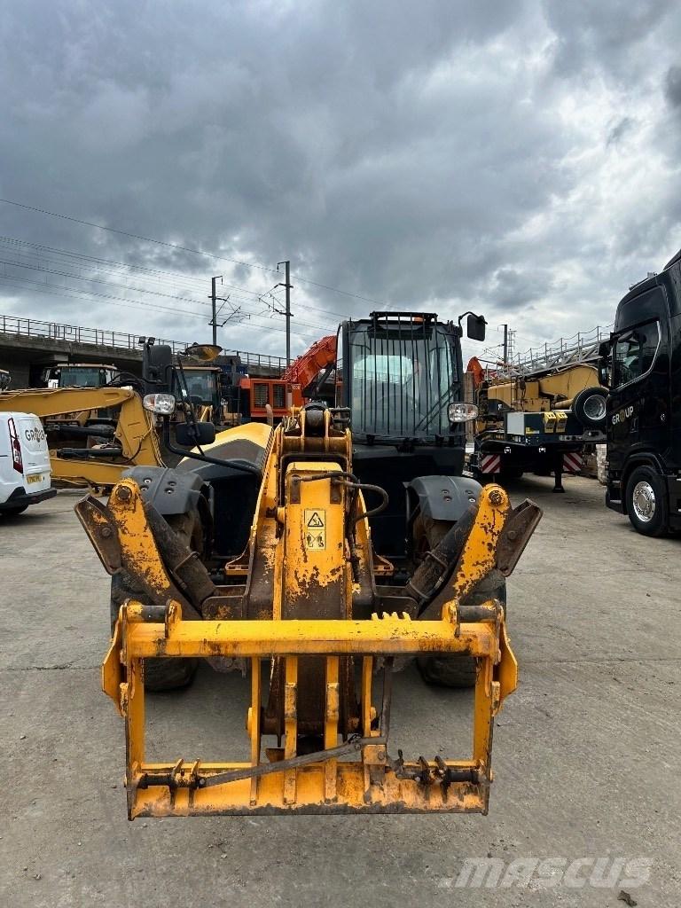 JCB 535-140 テレスコーピックハンドラー