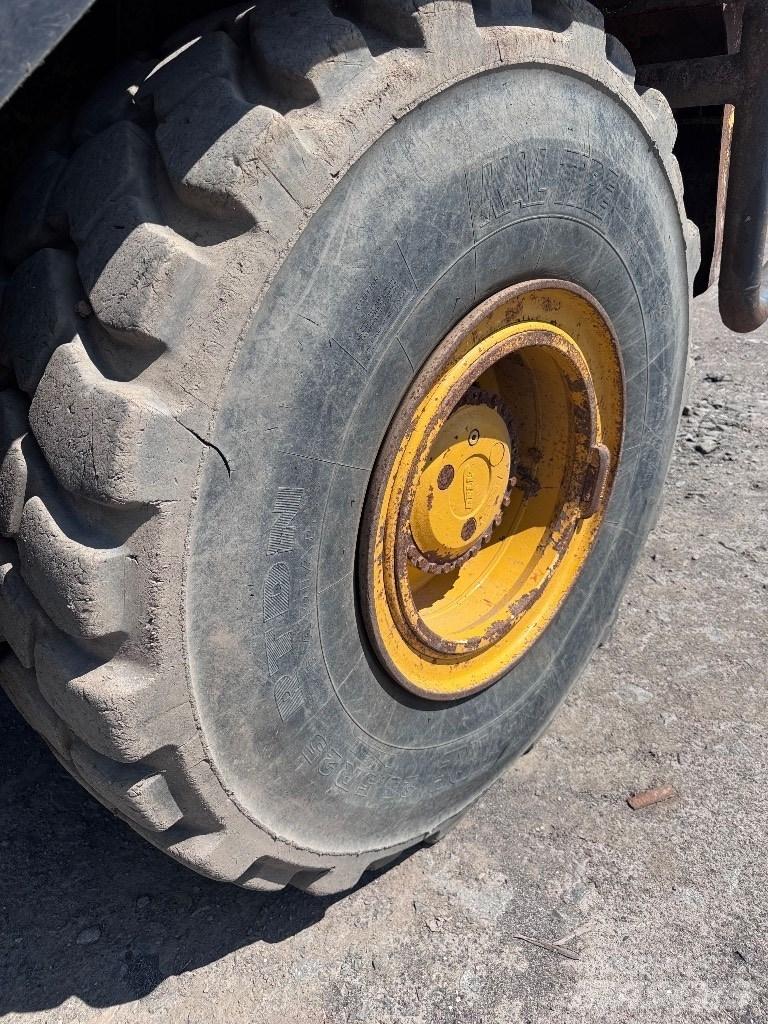 Bell B 25 D アーティキュレート式ダンプトラック
