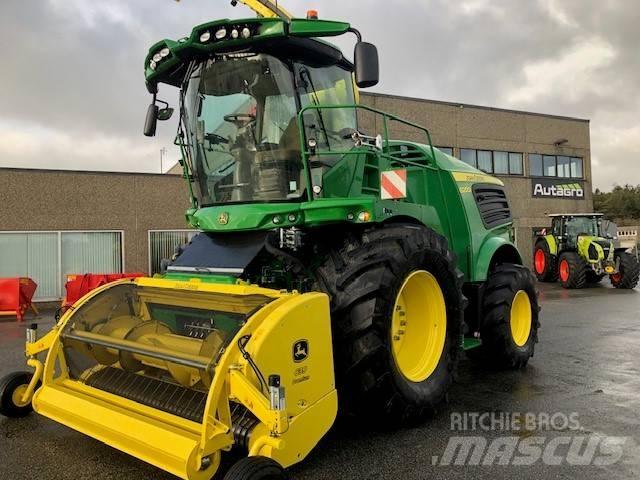 John Deere 8200 i 自走式フォレージハーベスター
