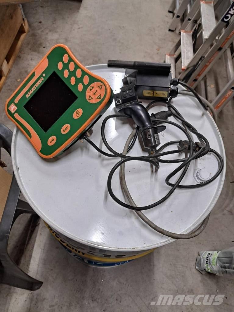 Amazone Ux 3200 20m 牽引型スプレイヤー