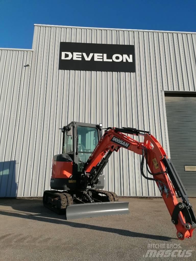 Doosan DX 27 Z ミニ油圧ショベル 7t以下（ミニユンボ・ミニディガー）