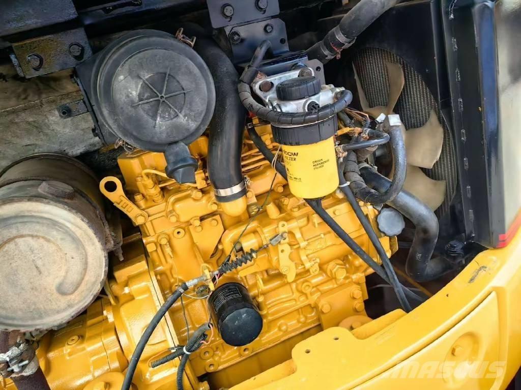 CAT 304 C ミニ油圧ショベル 7t以下（ミニユンボ・ミニディガー）