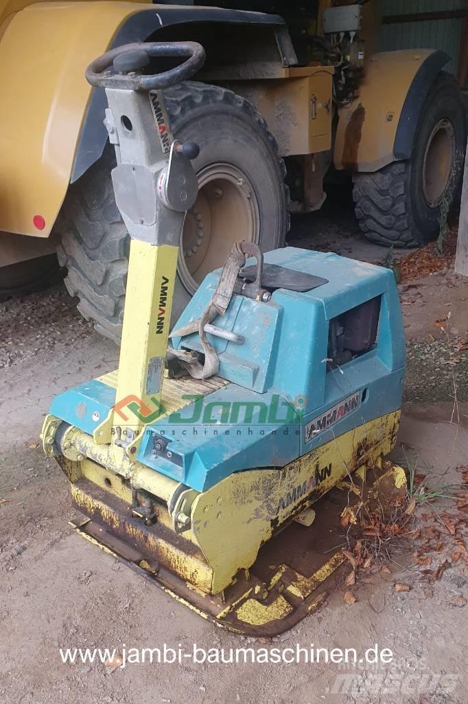 Ammann AVH 100-20 プレートコンパクター