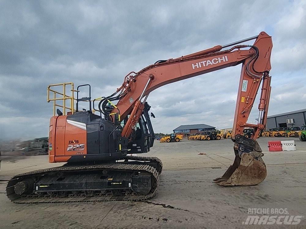 Hitachi ZX225USLC-7 大型油圧ショベル12t以上（パワーショベル・ユンボ）