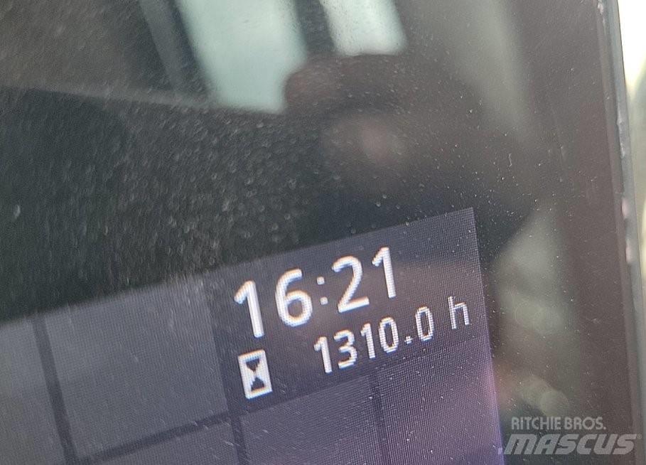 Hitachi ZX225USLC-7 大型油圧ショベル12t以上（パワーショベル・ユンボ）