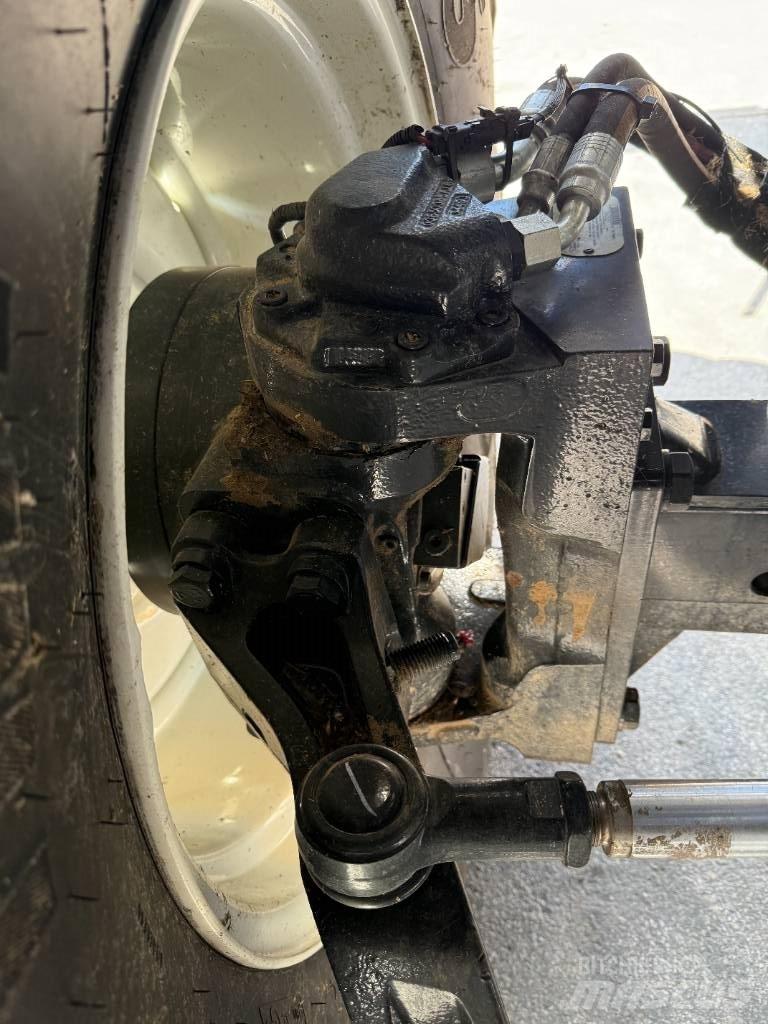 New Holland CX 8.90 コンバイン