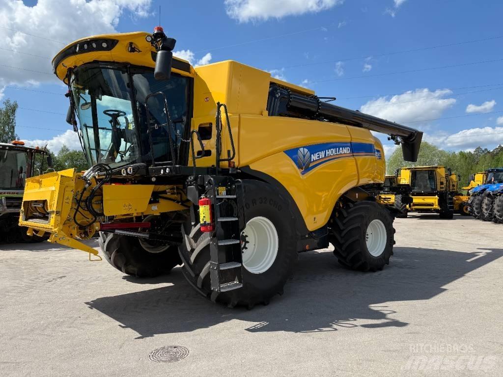 New Holland CX 8.90 コンバイン