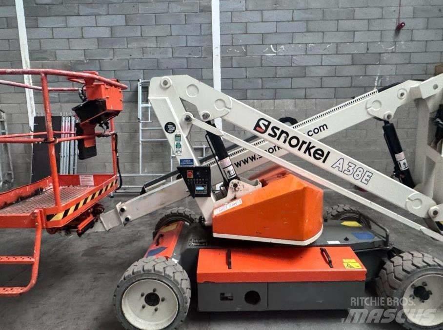Snorkel A 38 E ブームリフト　屈伸型