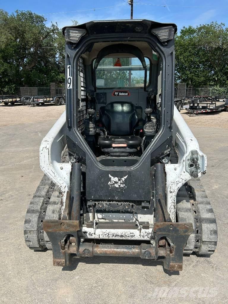 Bobcat T64 スキッドステアローダー