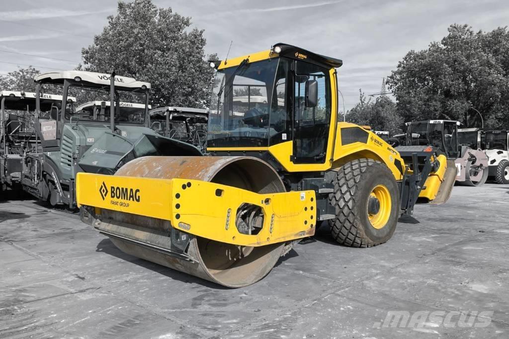 Bomag BW 213 D-5 振動ローラ