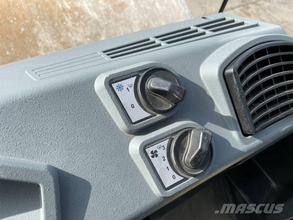 Bomag BW 213 D-5 振動ローラ