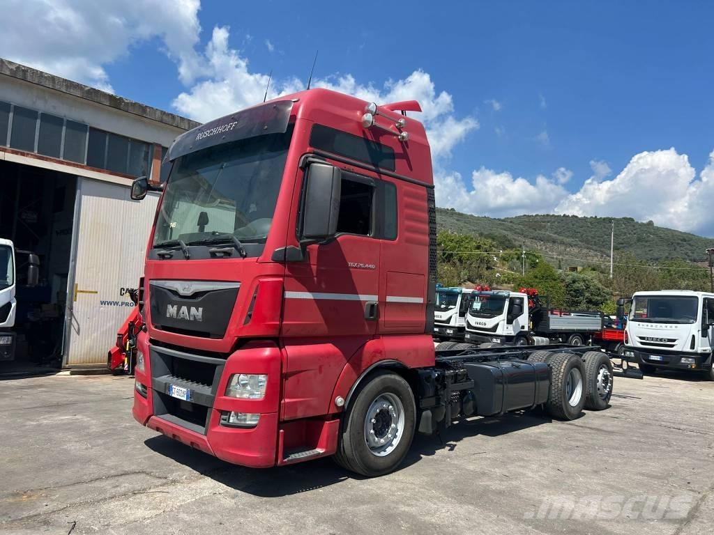 MAN TGX 26.440 平ボディー／ウインチトラック
