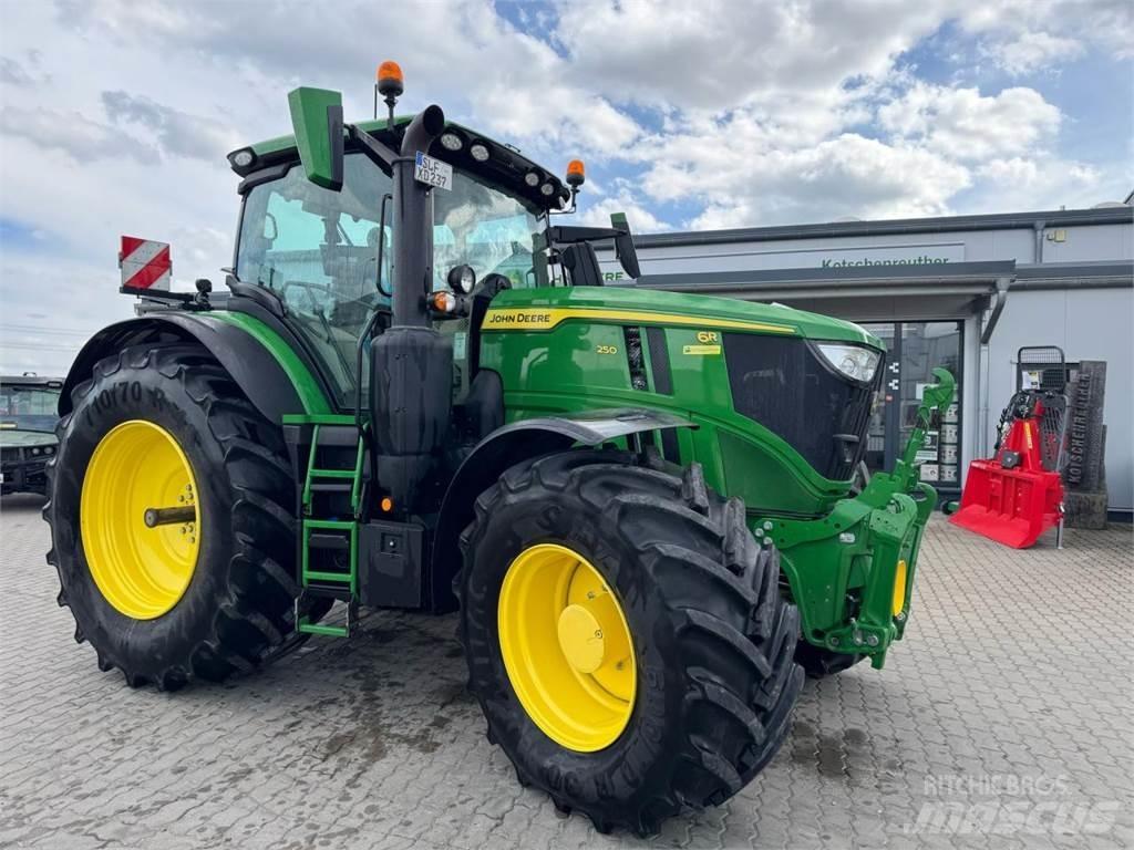 John Deere 6R 250 トラクター