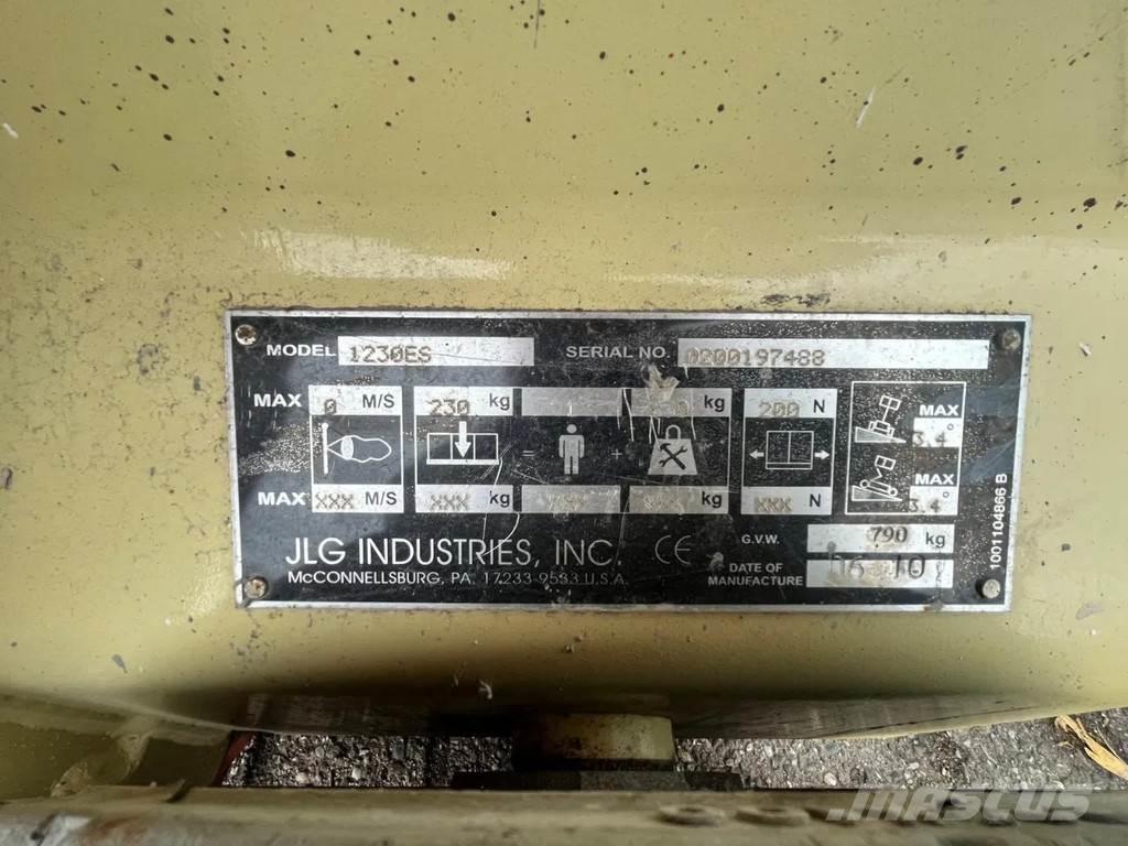 JLG 1230ES ブームリフト　直伸型