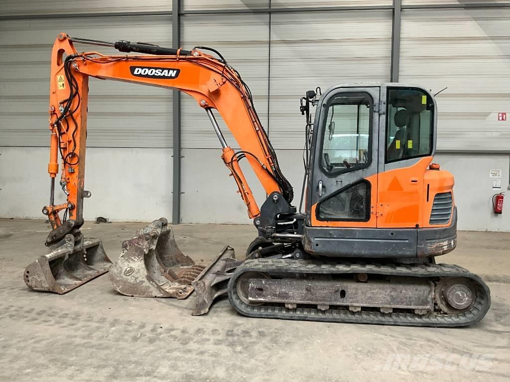 Doosan DX 80 R 中型油圧ショベル 7ｔ-12ｔ（ユンボ・パワーショベル・バックホー）
