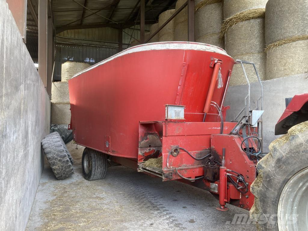 Trioliet AVM 24 フィーダー