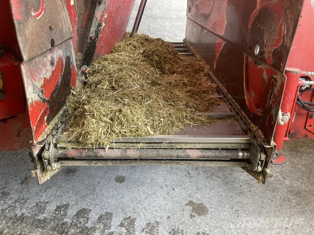 Trioliet AVM 24 フィーダー