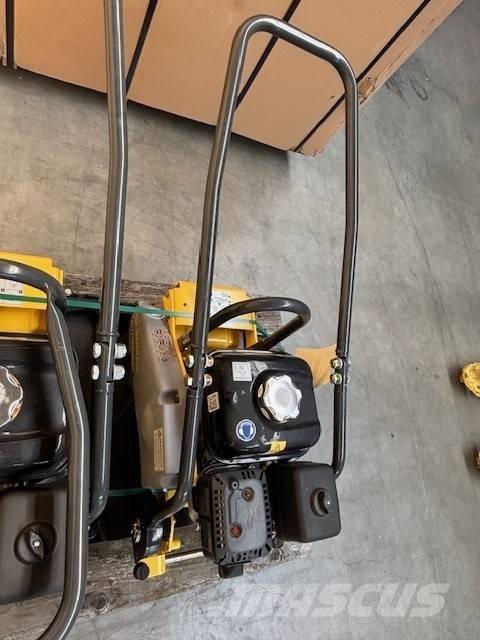 Bomag BVP 18/45 プレートコンパクター