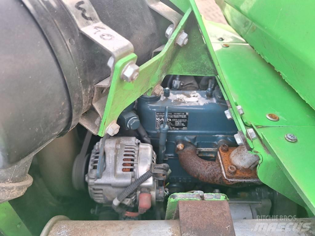 Avant 528TS 多目的ローダー