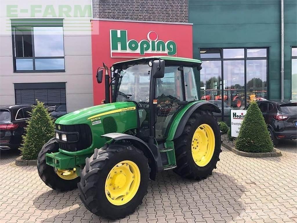 John Deere 5070 m トラクター