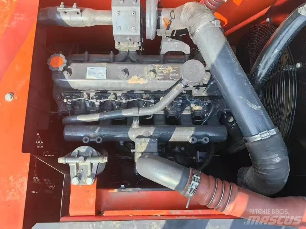 Doosan DX 225 LC 大型油圧ショベル12t以上（パワーショベル・ユンボ）