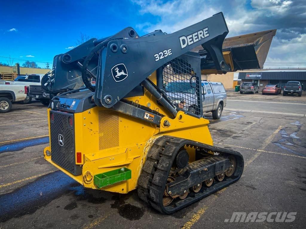 John Deere 323 E スキッドステアローダー