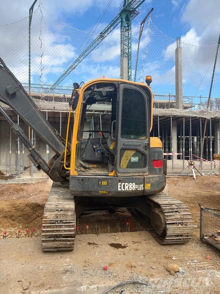 Volvo ECR 88 PLUS 中型油圧ショベル 7ｔ-12ｔ（ユンボ・パワーショベル・バックホー）