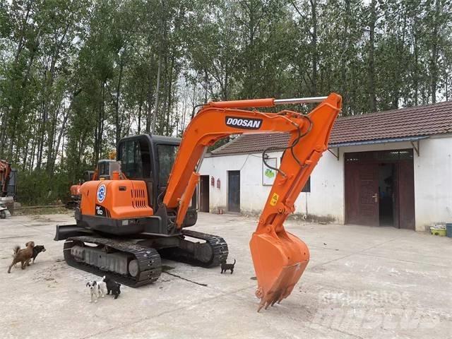 Doosan DX60 ミニ油圧ショベル 7t以下（ミニユンボ・ミニディガー）
