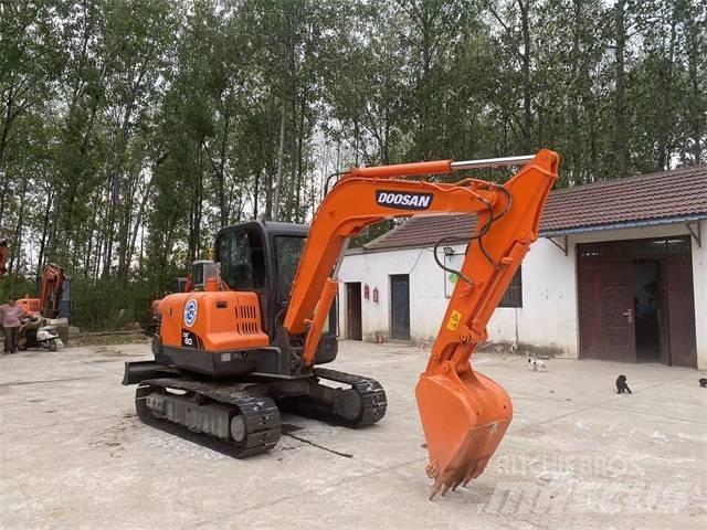 Doosan DX60 ミニ油圧ショベル 7t以下（ミニユンボ・ミニディガー）