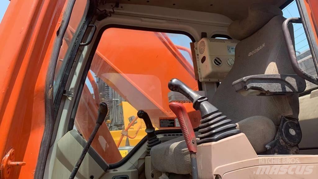 Doosan DH 300 LC-7 大型油圧ショベル12t以上（パワーショベル・ユンボ）