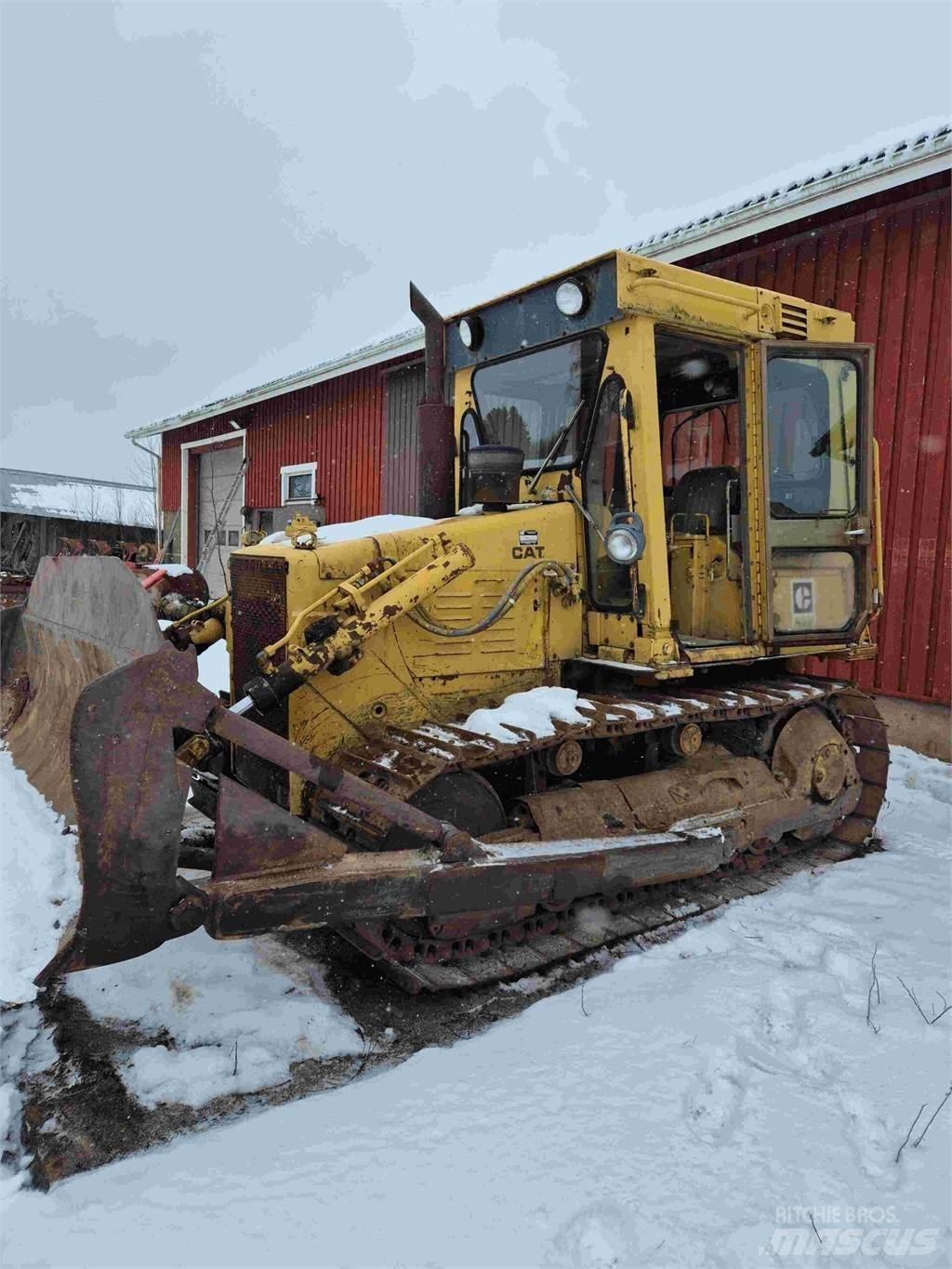 CAT D4E ブルドーザー