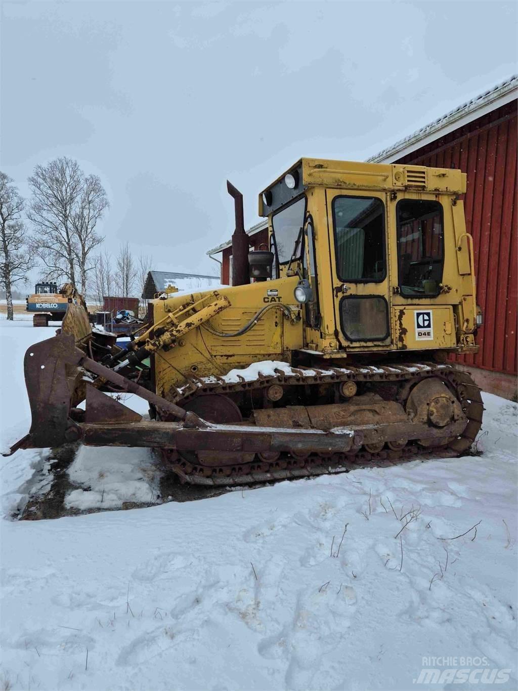 CAT D4E ブルドーザー