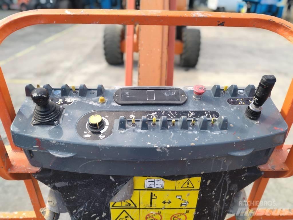 JLG 800 AJ ブームリフト　屈伸型
