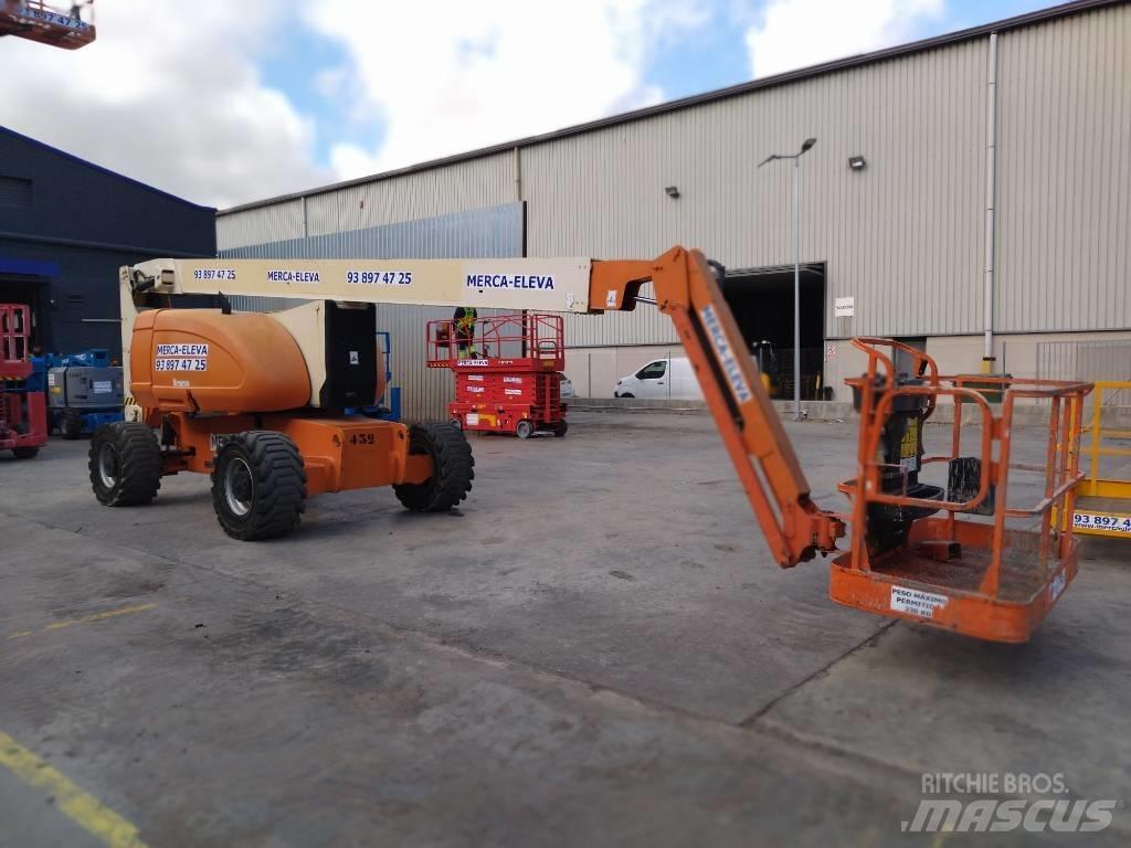 JLG 800 AJ ブームリフト　屈伸型