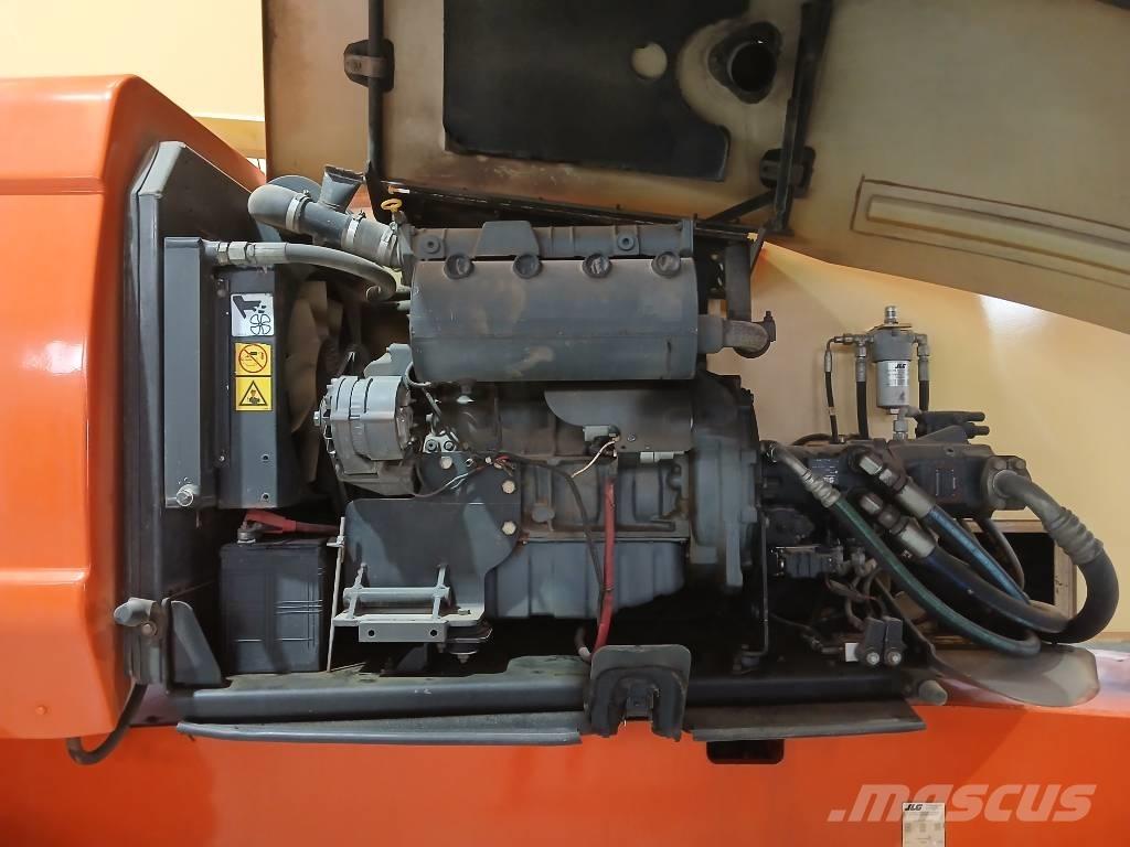 JLG 800 AJ ブームリフト　屈伸型