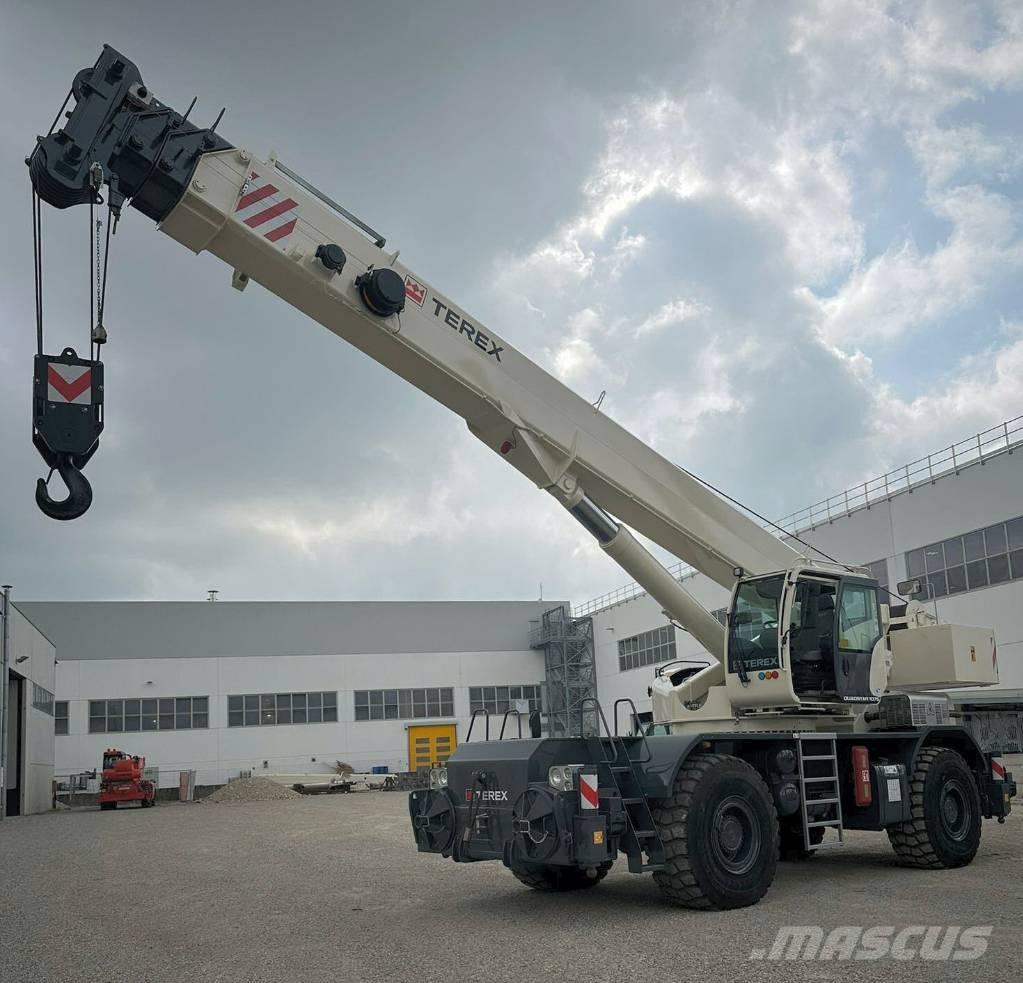 Terex Quadstar 1075 ラフテレーンクレーン