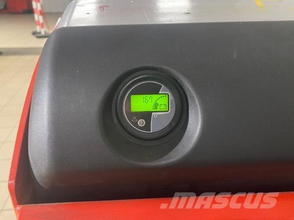 Manitou TI30 RH SP 自走式スタッカー