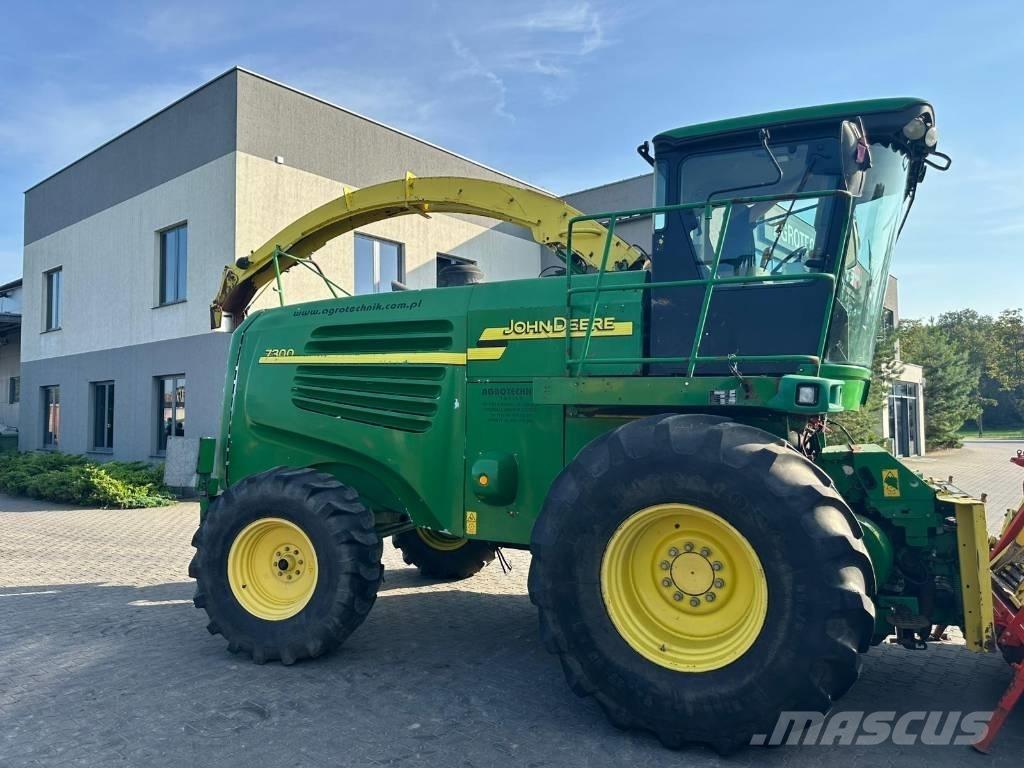 John Deere 7300 自走式フォレージハーベスター