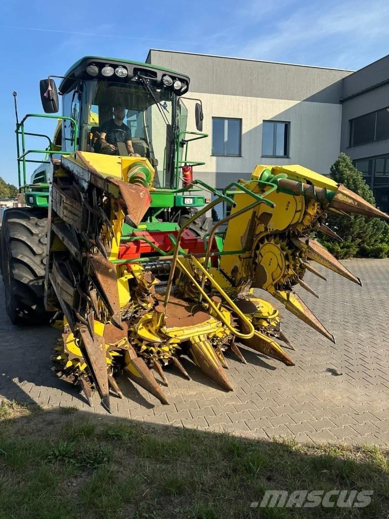 John Deere 7300 自走式フォレージハーベスター