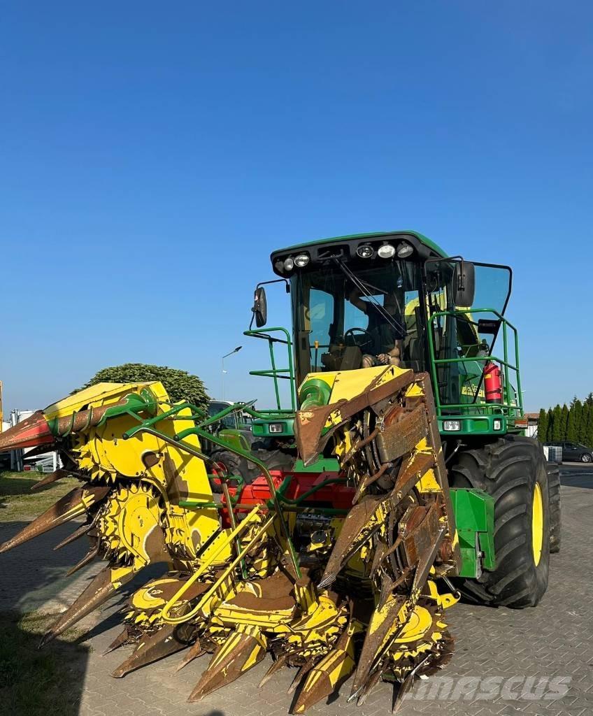 John Deere 7300 自走式フォレージハーベスター