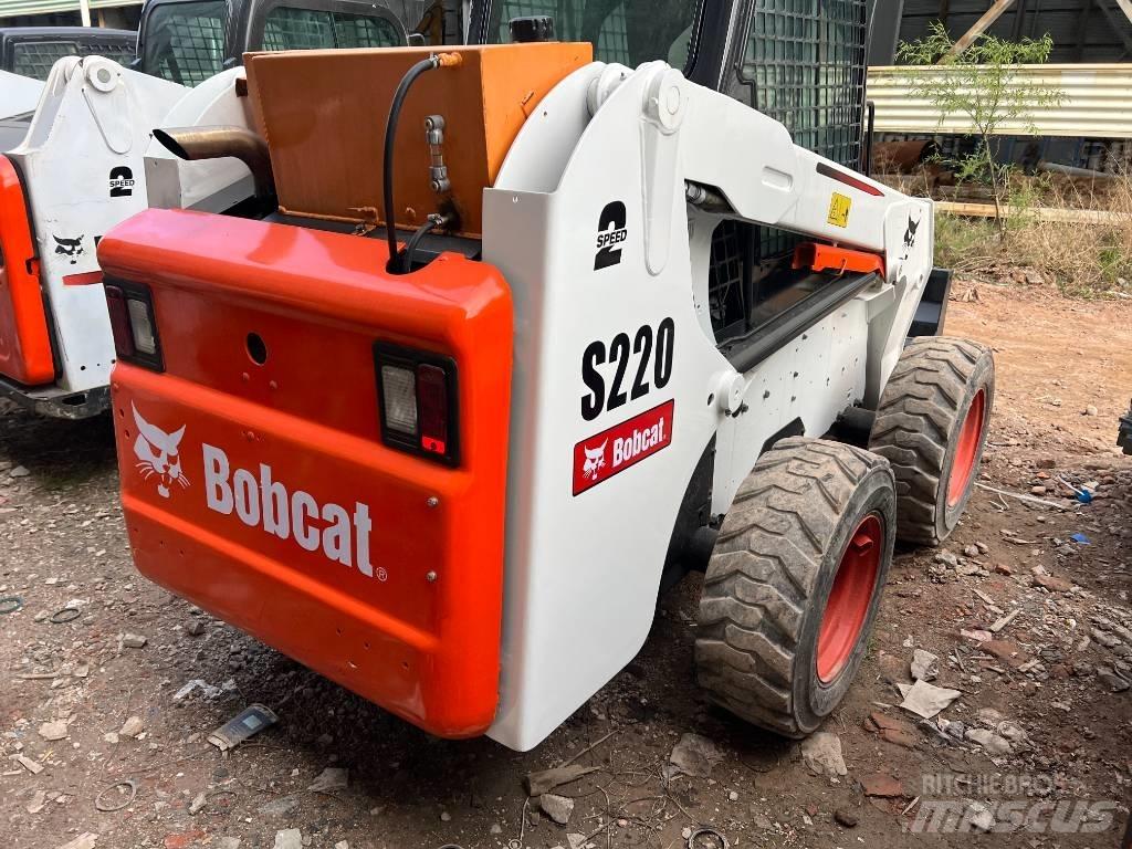 Bobcat S220 スキッドステアローダー