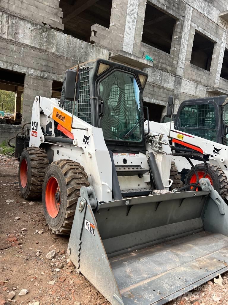 Bobcat S220 スキッドステアローダー