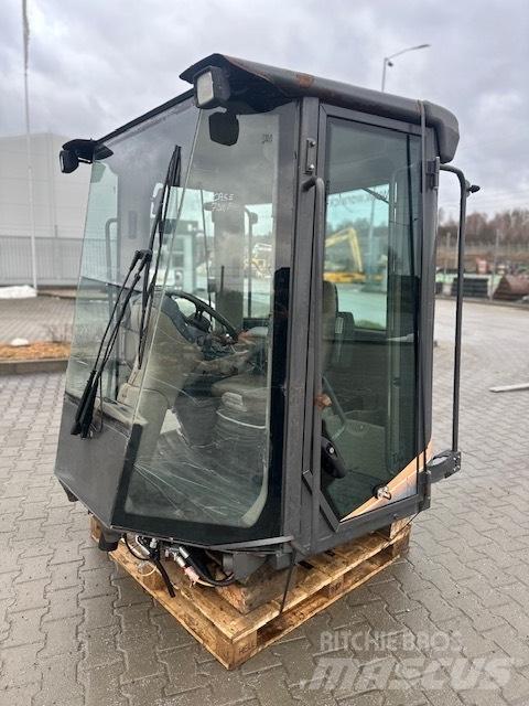 CASE 721 F USED CAB キャビン及び内装