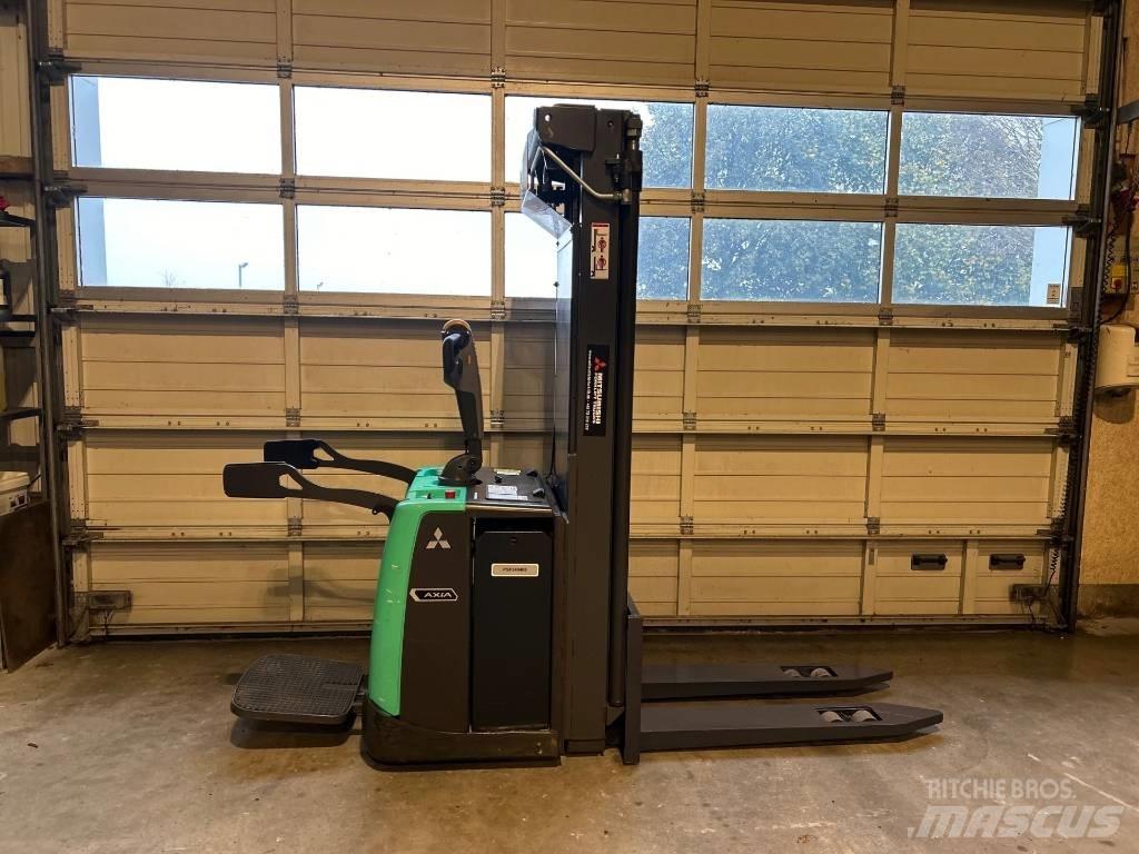 Mitsubishi SBV 16 P 自走式スタッカー